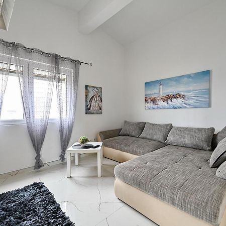 Apartment Razanac Nikola 2 Luaran gambar